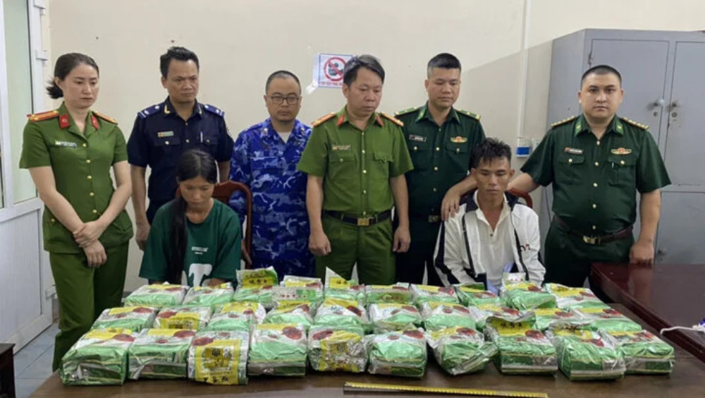 Cặp vợ chồng vận chuyển 30kg ma túy qua biên giới để lấy 200 triệu tiền công