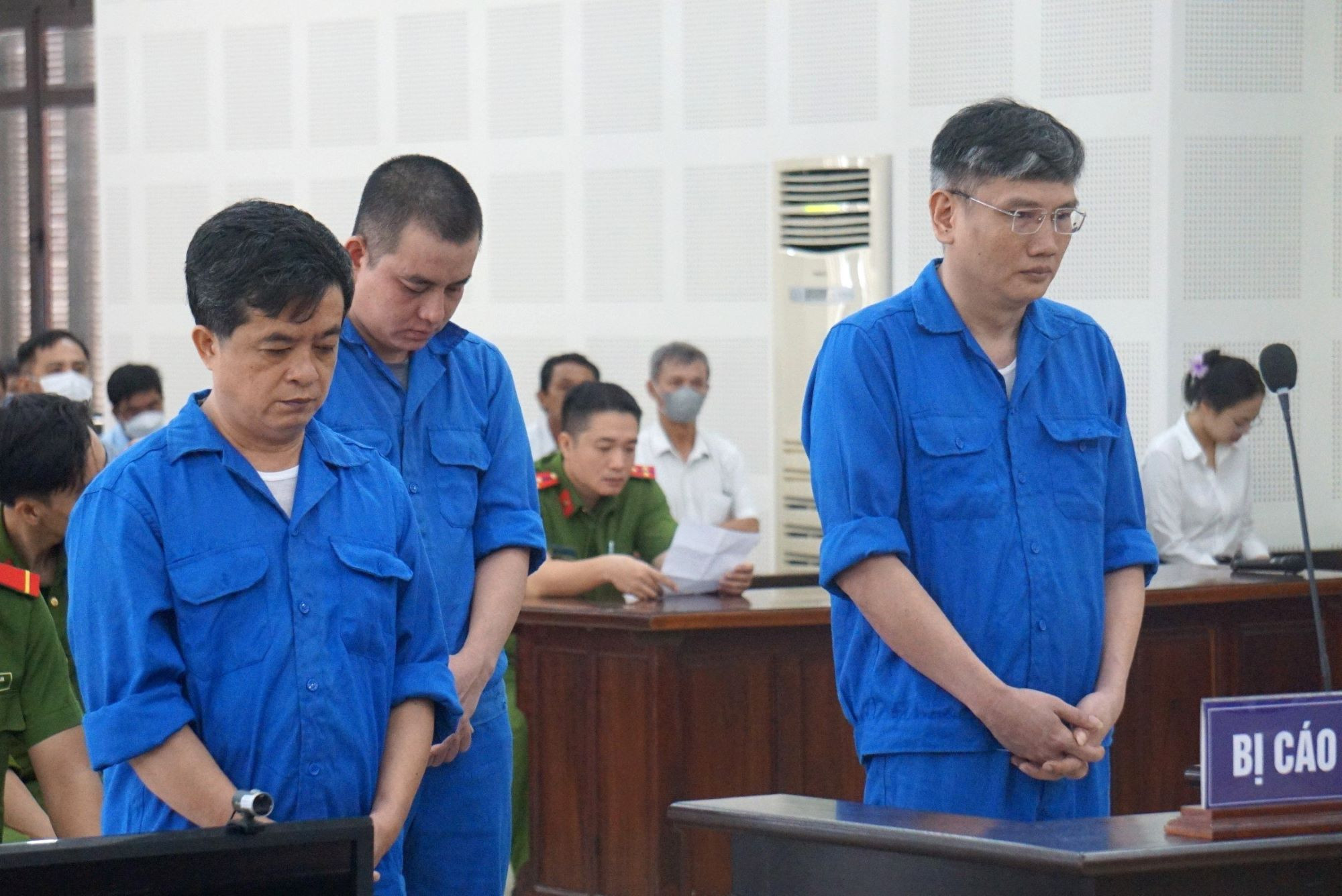 Nhận hối lộ, Giám đốc Trung tâm Đăng kiểm xe cơ giới Đà Nẵng lãnh án