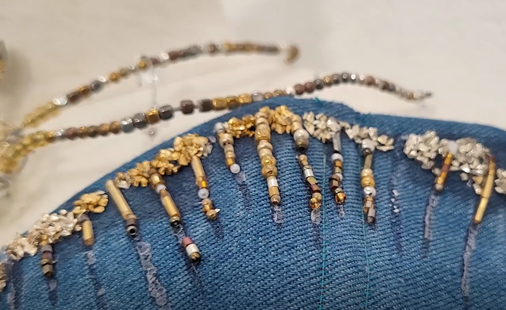 Bộ sưu tập thời trang từ vải tái chế gây sốt của nhóm học sinh Hà Tĩnh 