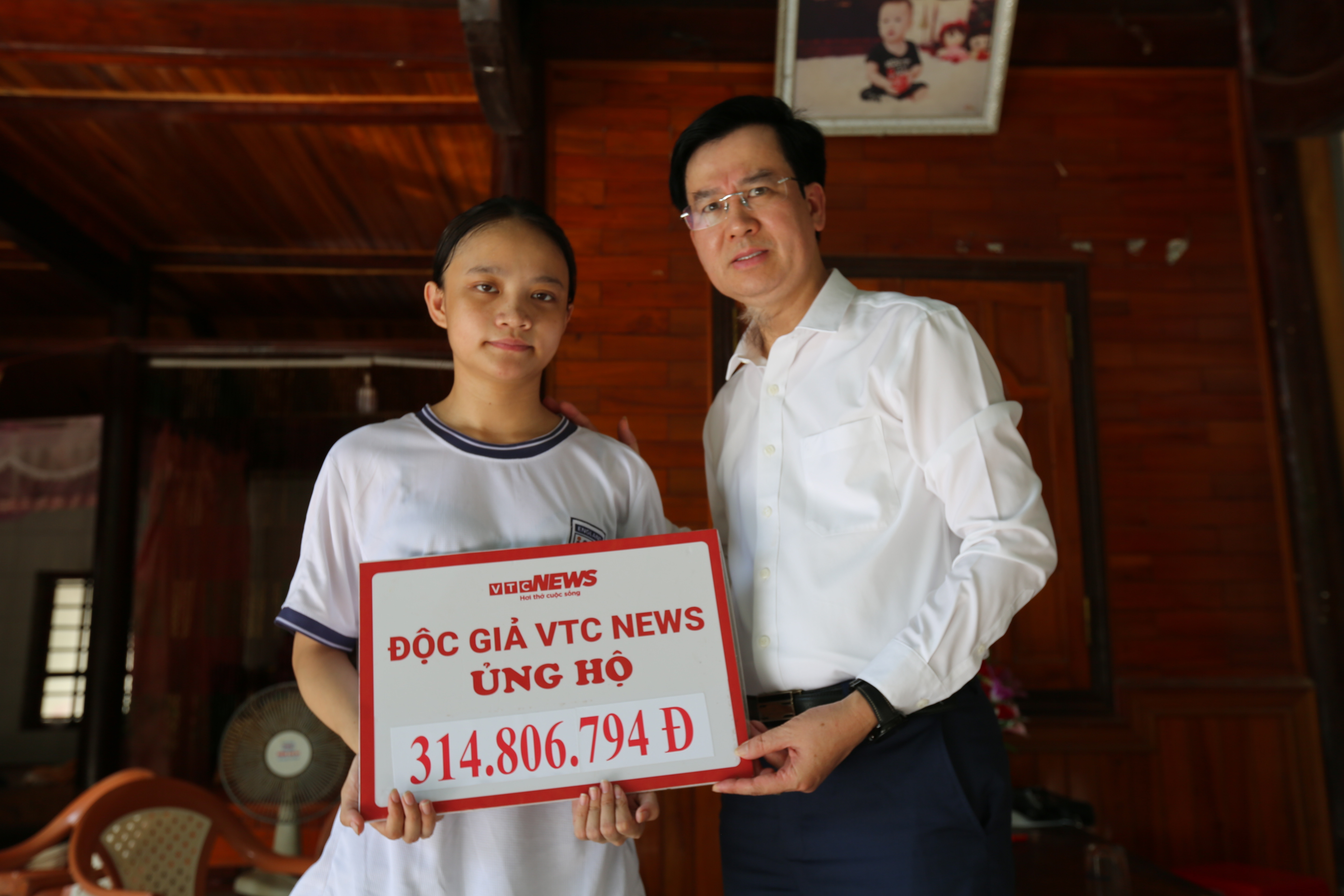 Gần 315 triệu đồng đến với cô gái 18 tuổi bị suy thận giai đoạn cuối