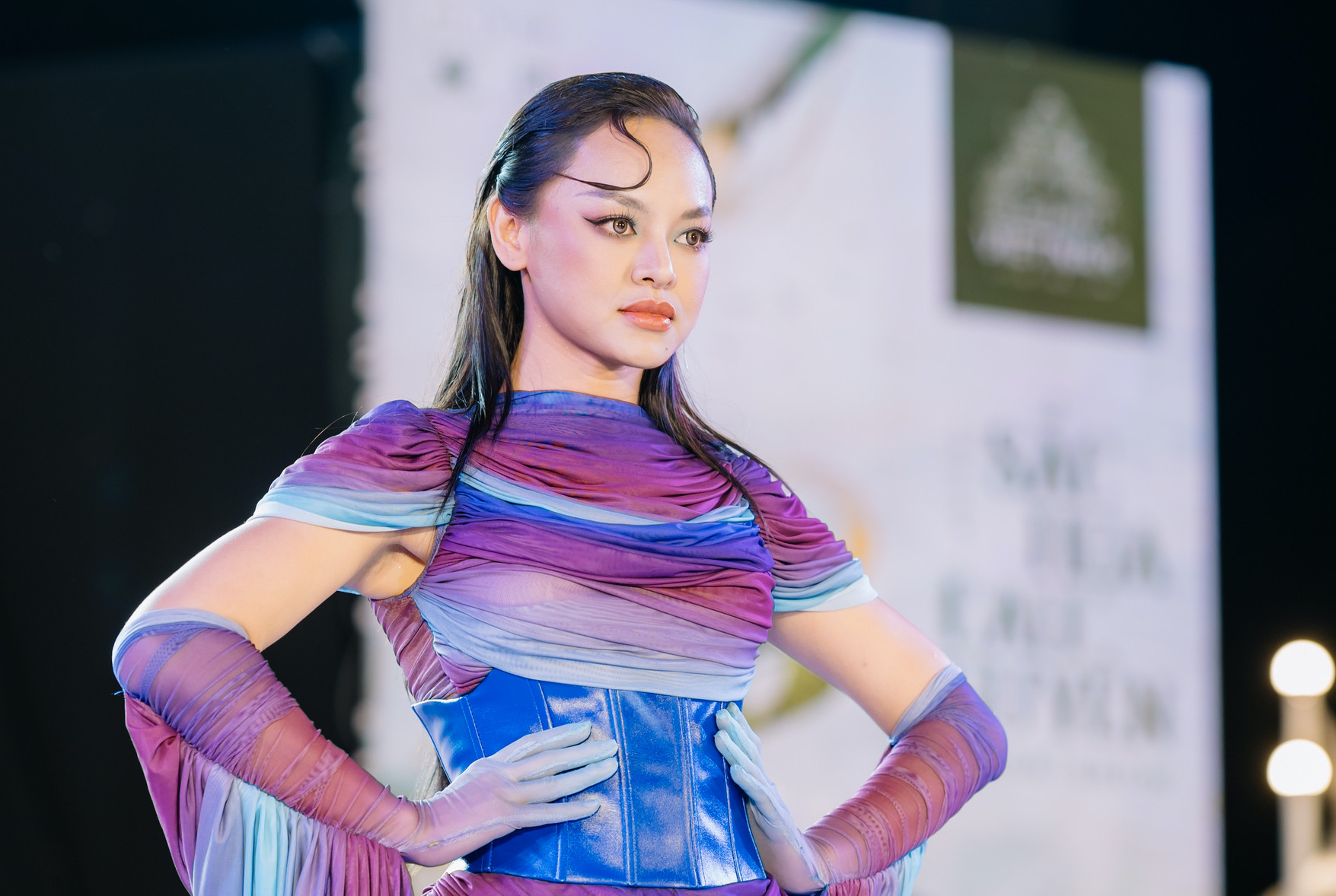 Mai Ngô trình diễn trong show thời trang kết hợp thiện nguyện