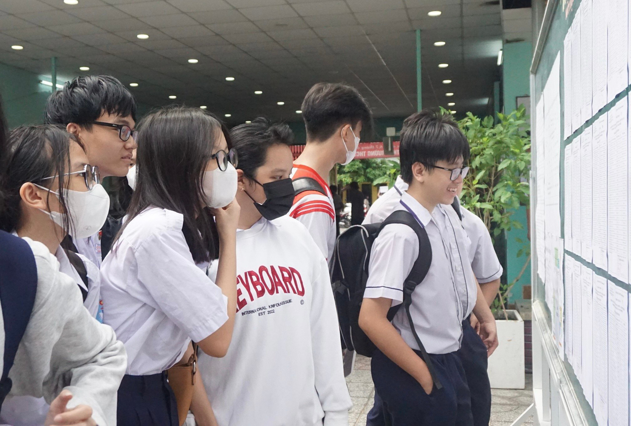 Đề thi Toán lớp 10 TP.HCM khiến thí sinh bật khóc: Vẫn có 49 em đạt điểm 10