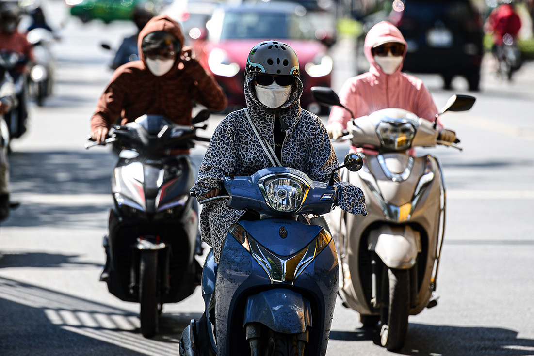 Dự báo thời tiết ngày mai 21/6: Nam Bộ mưa dông, Bắc Bộ giảm nhiệt