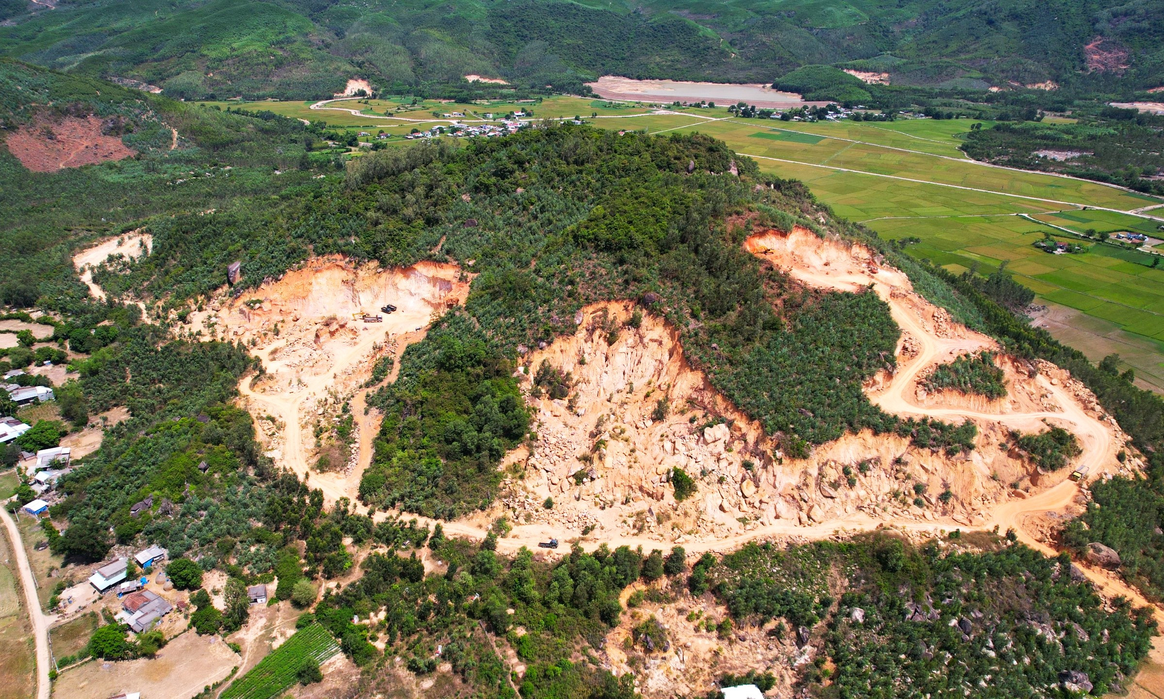 Chủ tịch UBND tỉnh Bình Định nêu 3 tiêu chí mới đấu giá khai thác khoáng sản