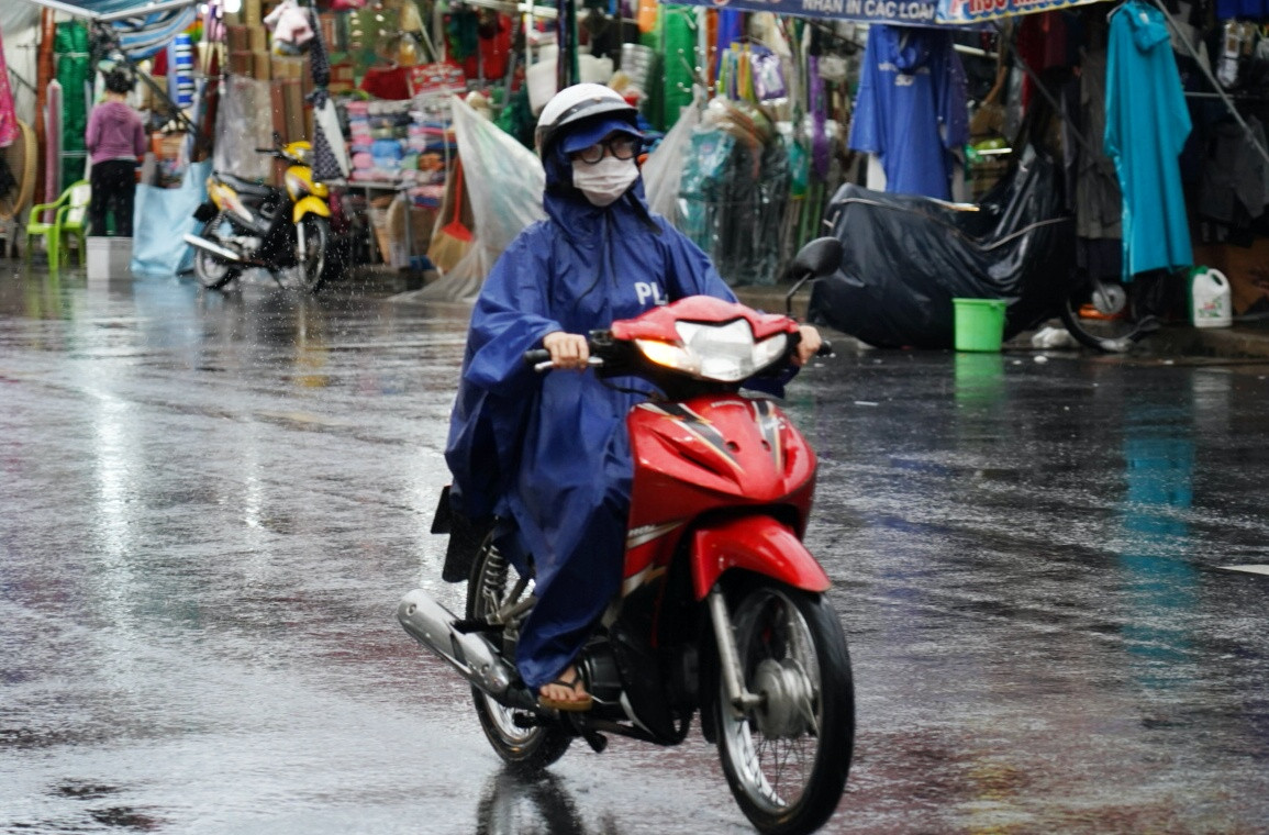 Dự báo thời tiết TP.HCM ngày 23/6: Mưa dông, đề phòng lốc, sét