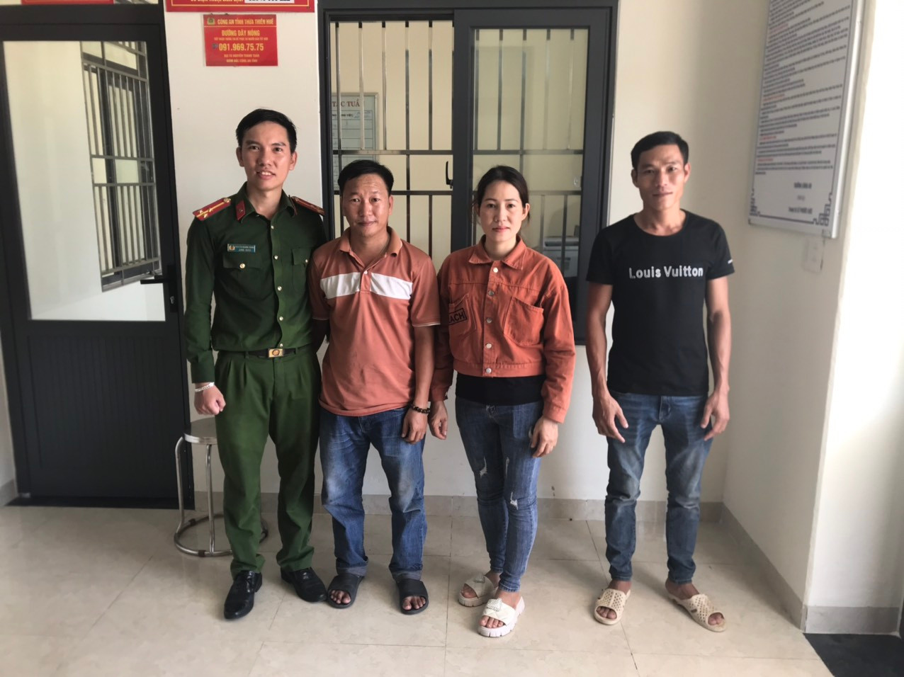 Công an giúp đỡ người đàn ông bị trầm cảm đi lạc suốt 10 ngày