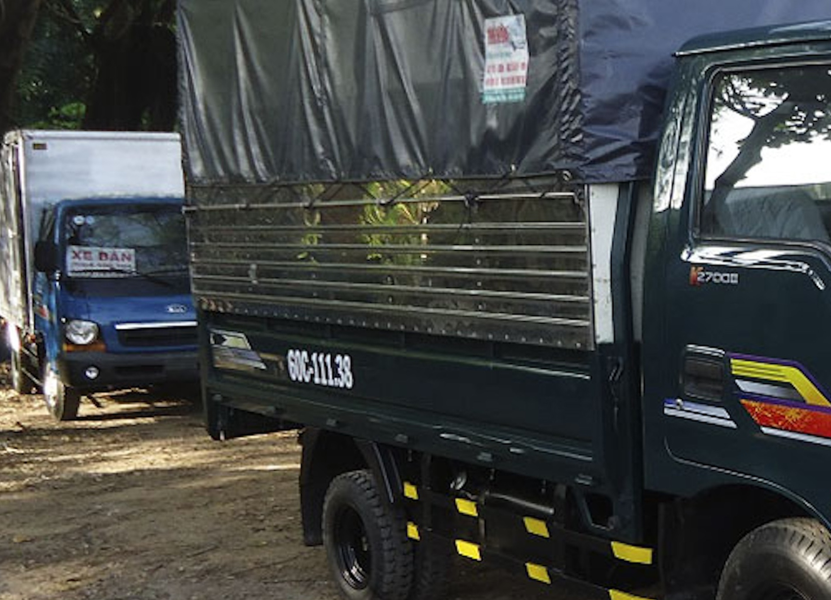 Tại sao xe tải phải dán biển số?