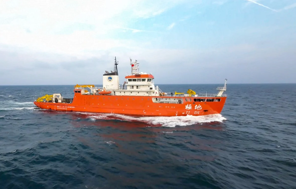 Trung Quốc đón thêm tàu có khả năng phá băng dày 1m