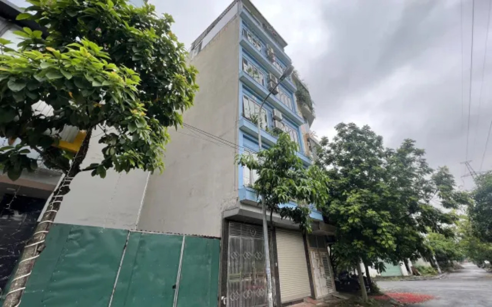 Chủ nhà trọ ở Hà Nội lắp camera quay lén trong phòng tắm nữ