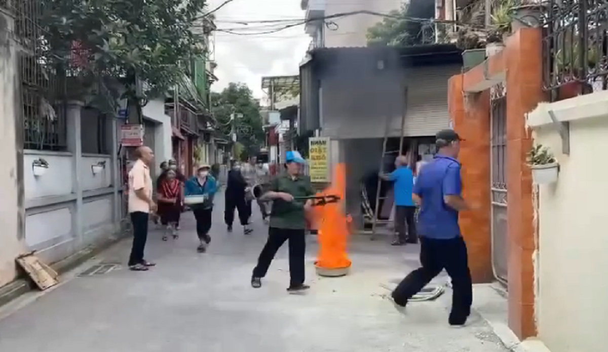 Video các cụ già diễn tập phòng chữa cháy đầy hài hước gây sốt mạng 