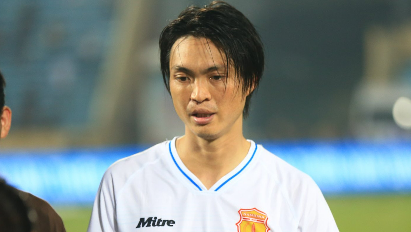 Văn Toàn gọi rước cúp chung, Tuấn Anh ngại ngùng từ chối