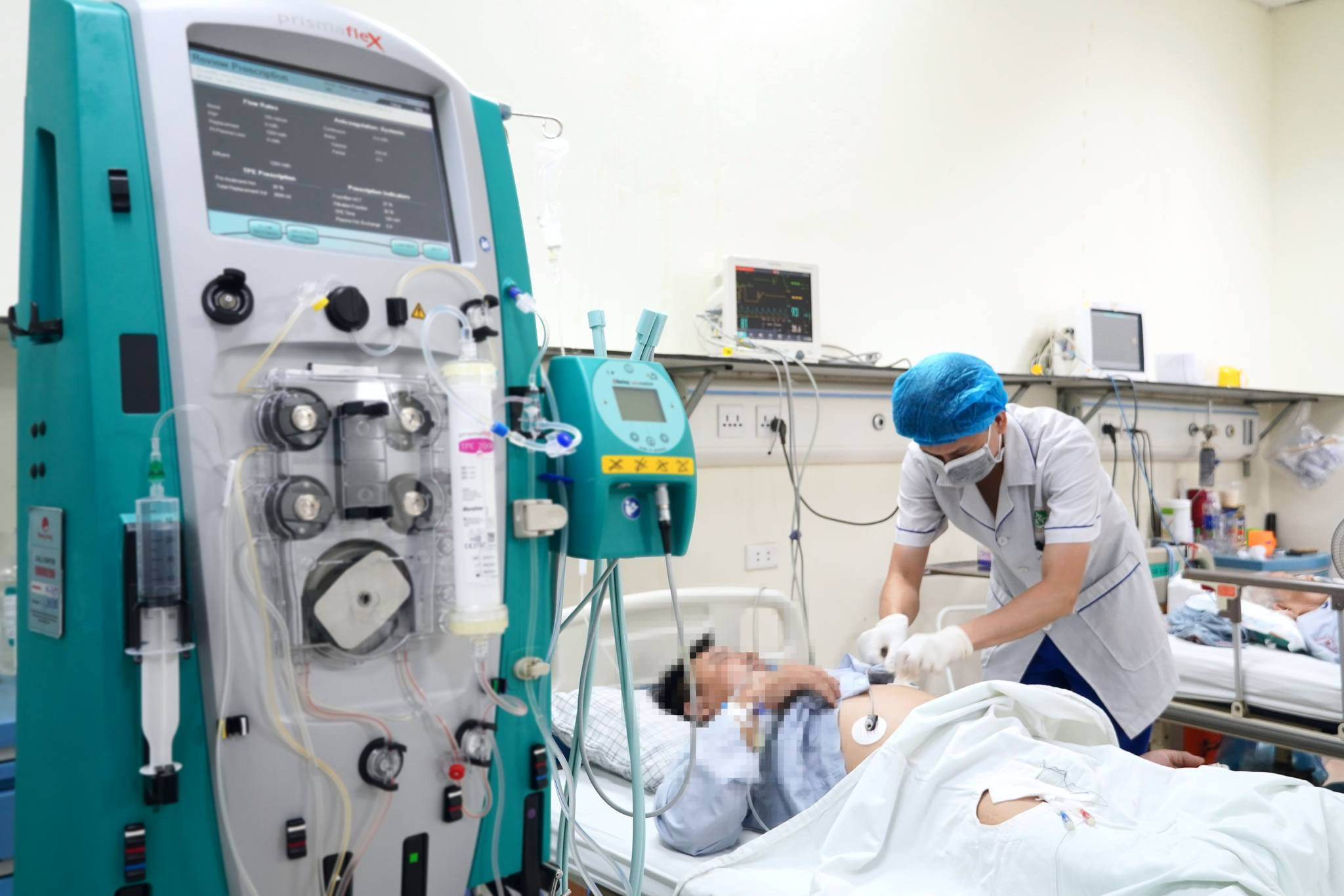 Mỡ máu tăng hơn 40 lần bình thường, người đàn ông vào viện cấp cứu 