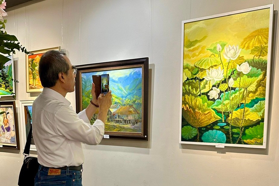 62 hoạ sĩ tái hiện nét đẹp đời thường của 'Cuộc sống quanh ta'