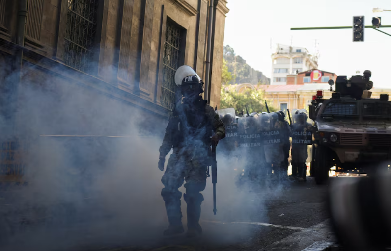 Tướng quân đội đảo chính bất thành ở Bolivia