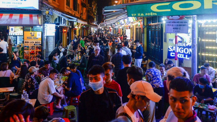 Đề xuất thí điểm cho thuê vỉa hè quận Hoàn Kiếm cao nhất 240.000 đồng/m2/tháng