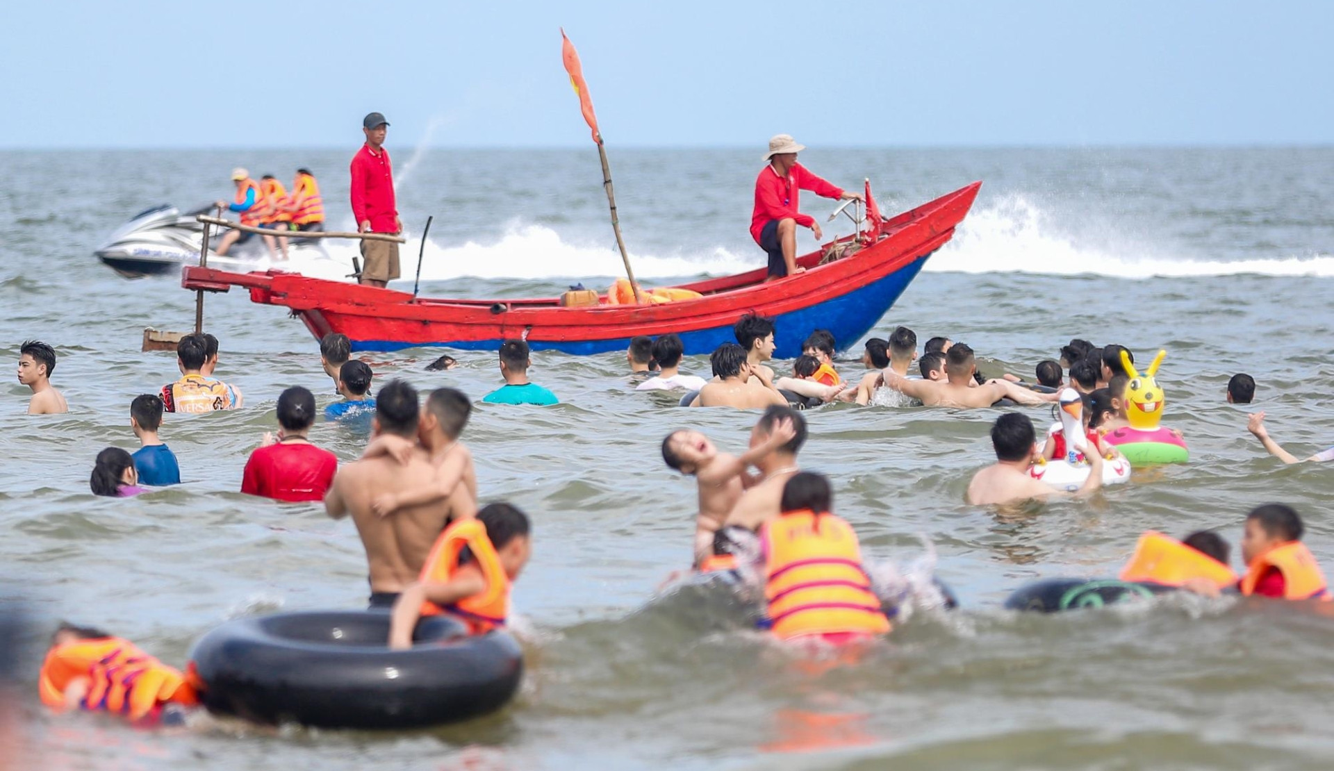 Dự báo thời tiết 10 ngày tới và tình hình nắng nóng gay gắt ở Bắc Bộ, Trung Bộ
