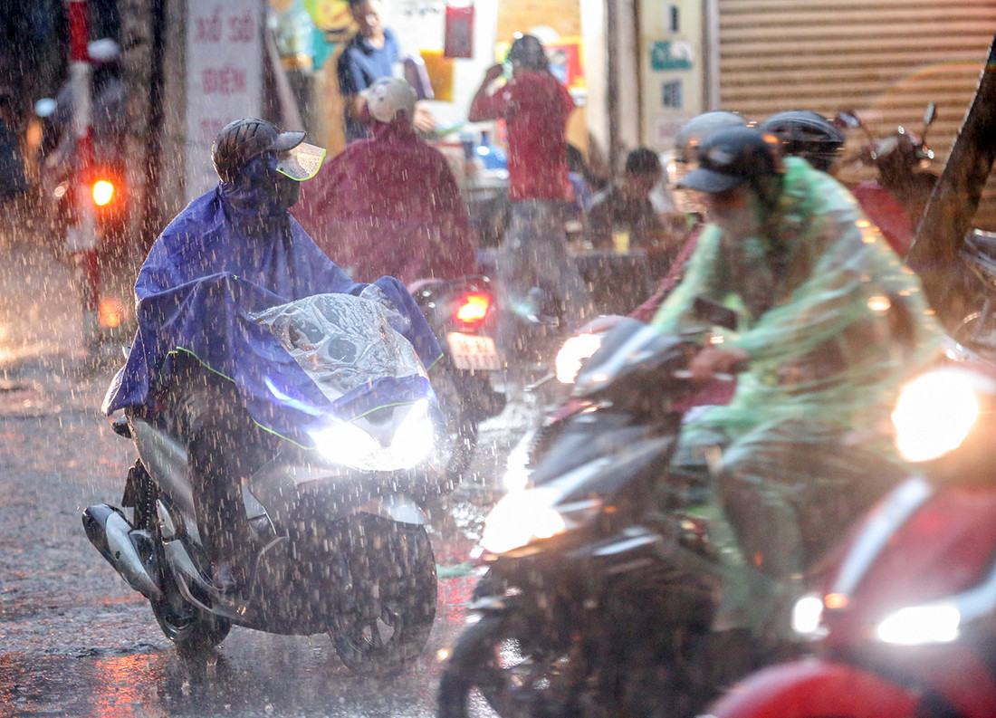 Từ chiều tối mai 2/7, miền Bắc nhiều nơi hứng mưa to và dông