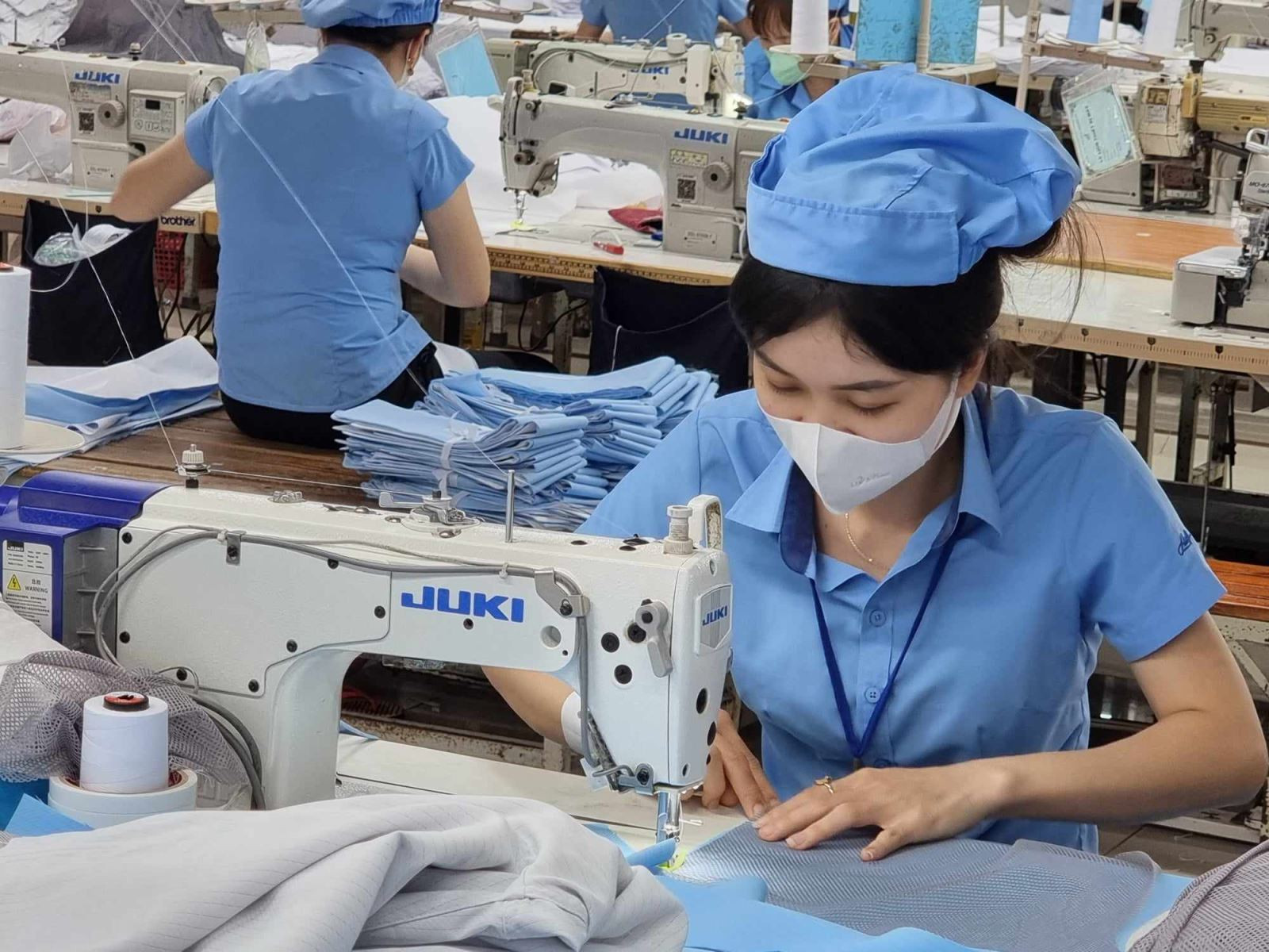 Lương tối thiểu vùng tăng 6%, vùng cao nhất gần 5 triệu đồng/tháng