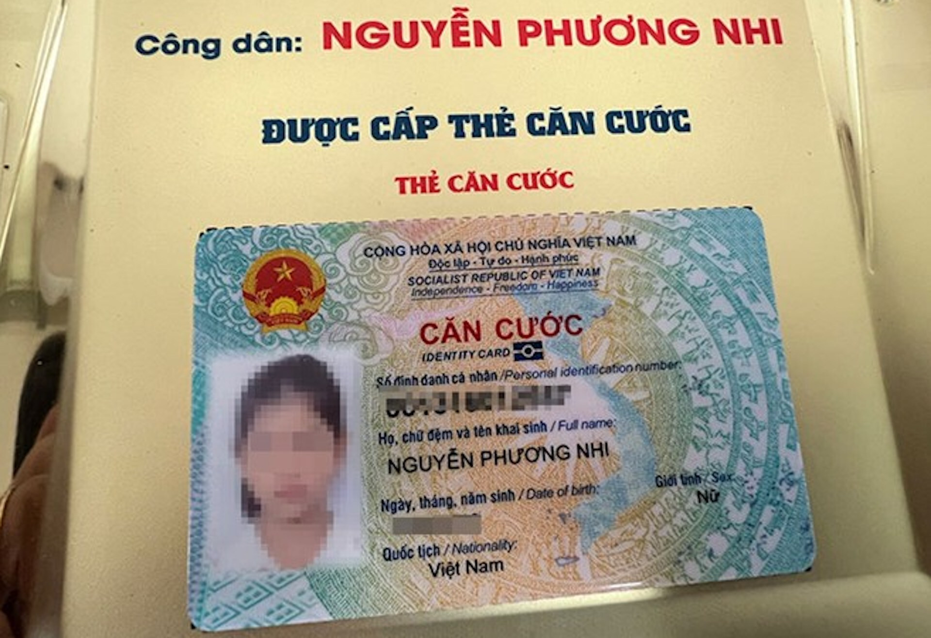 Cận cảnh thẻ căn cước của trẻ em được cấp từ 1/7