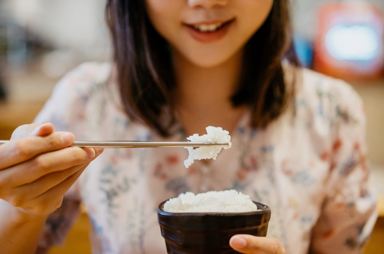 Cách ăn cơm thoải mái không lo tăng đường huyết