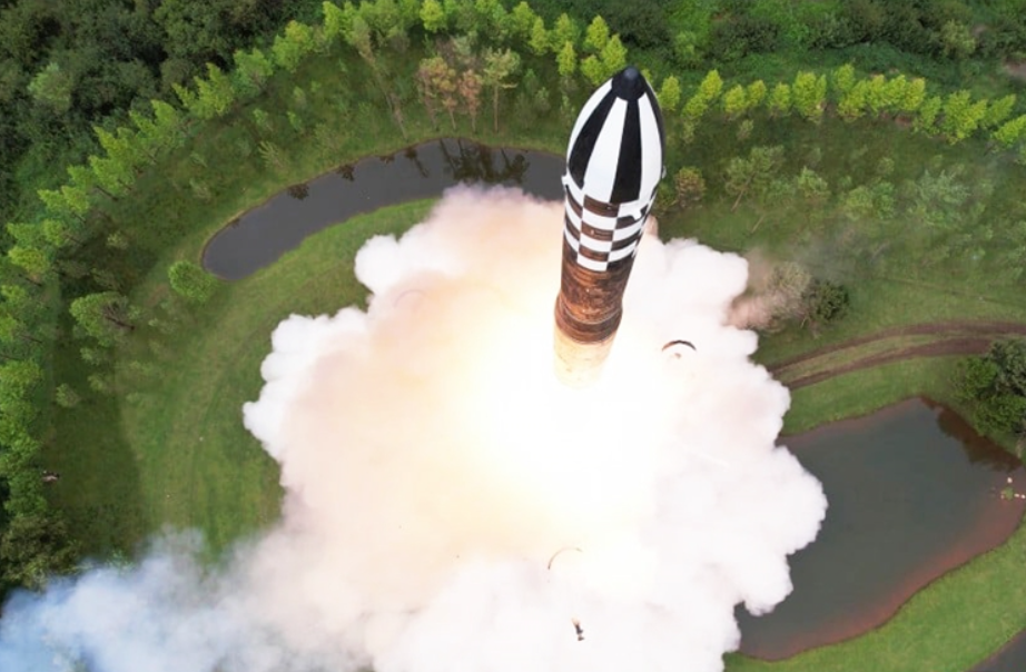 Triều Tiên thử thành công tên lửa đạn đạo mang đầu đạn siêu lớn