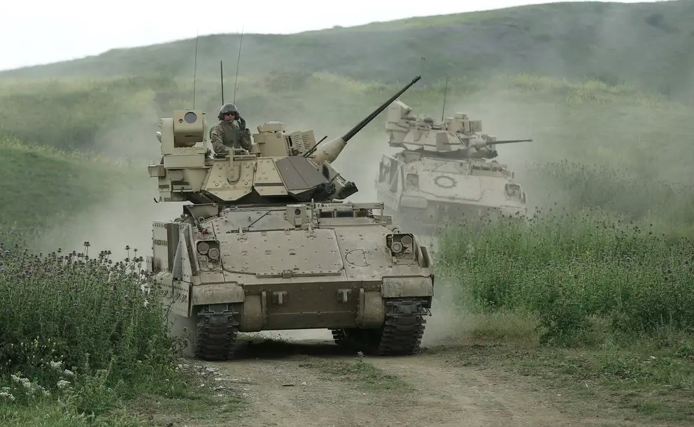 Cận cảnh UAV Nga diệt gọn xe chiến đấu Bradley của Ukraine