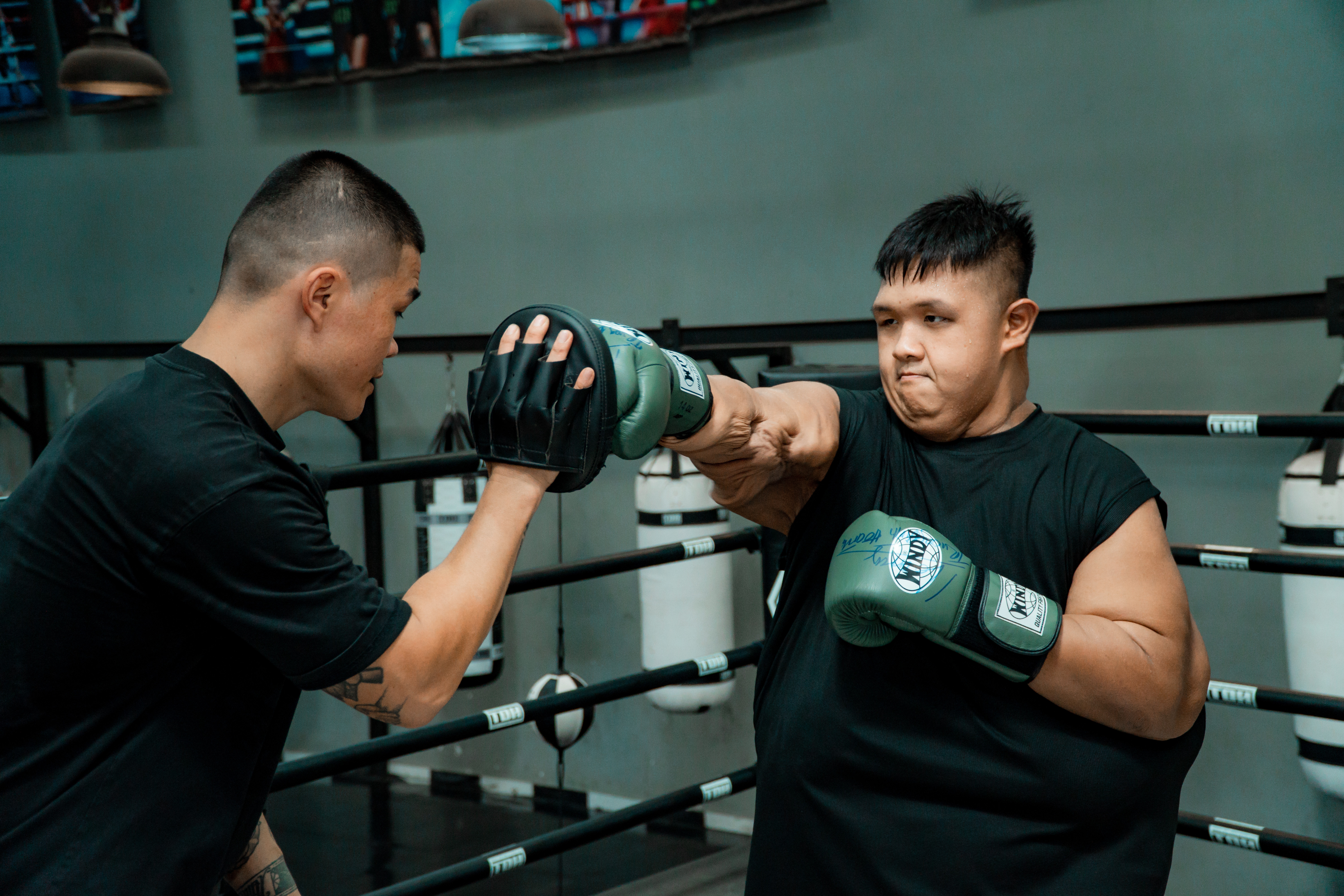 Chàng trai bị suy dinh dưỡng dù nặng 230kg