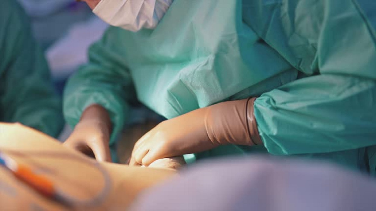 Người phụ nữ nguy kịch sau hút mỡ ở Bệnh viện thẩm mỹ Kangnam Sài Gòn