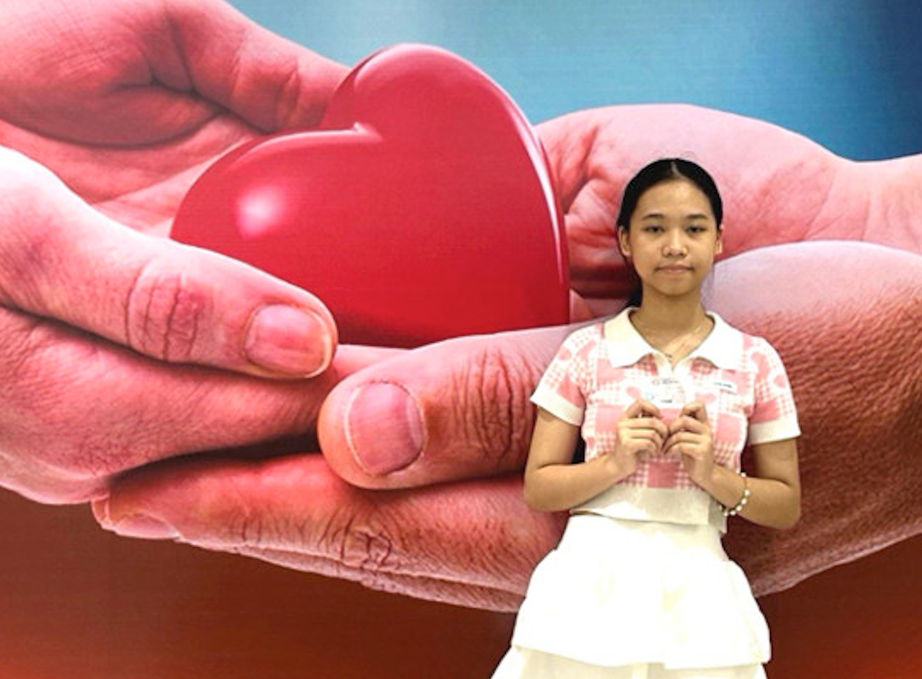 Vừa thi đỗ lớp 10, nữ sinh cùng mẹ đi đăng ký hiến tạng