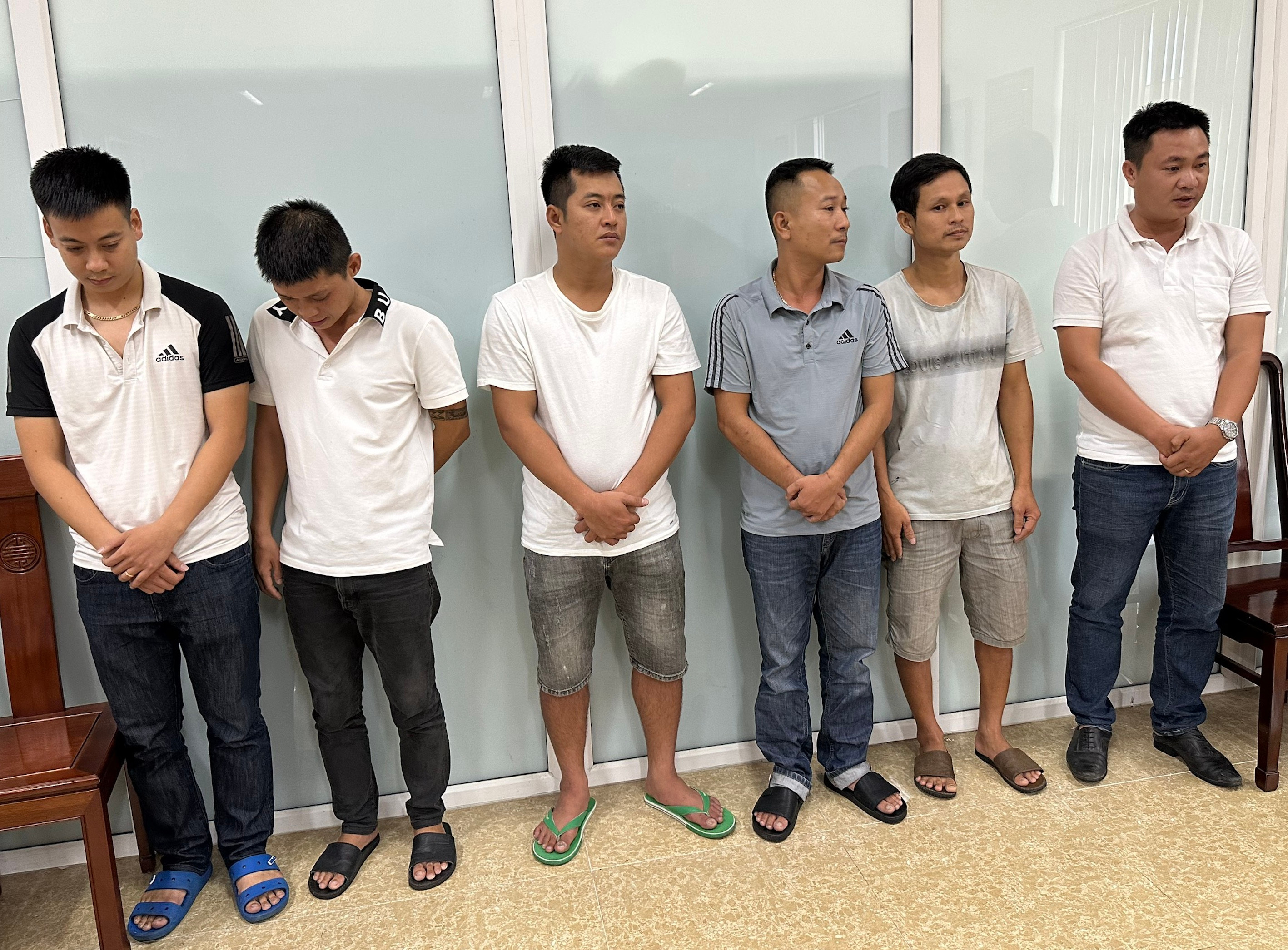 Phá đường dây cá độ bóng đá gần 100 tỷ đồng qua mạng Internet ở Huế