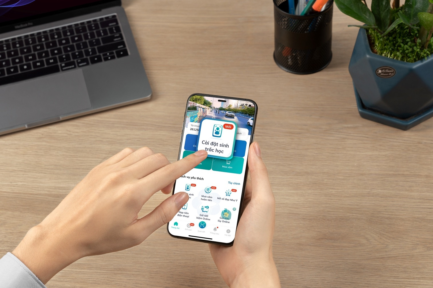 Cảnh báo 'chiêu lừa' giả danh nhân viên ngân hàng cài sinh trắc học
