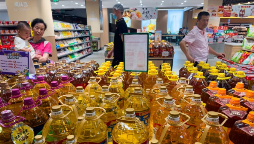 Trung Quốc rúng động bê bối dùng xe bồn hóa chất chở dầu ăn