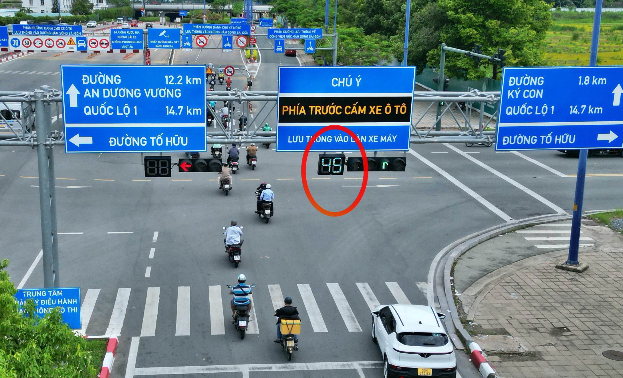 Tiếp tục thí điểm chỉ bỏ đếm lùi pha đèn đỏ ở TP.HCM