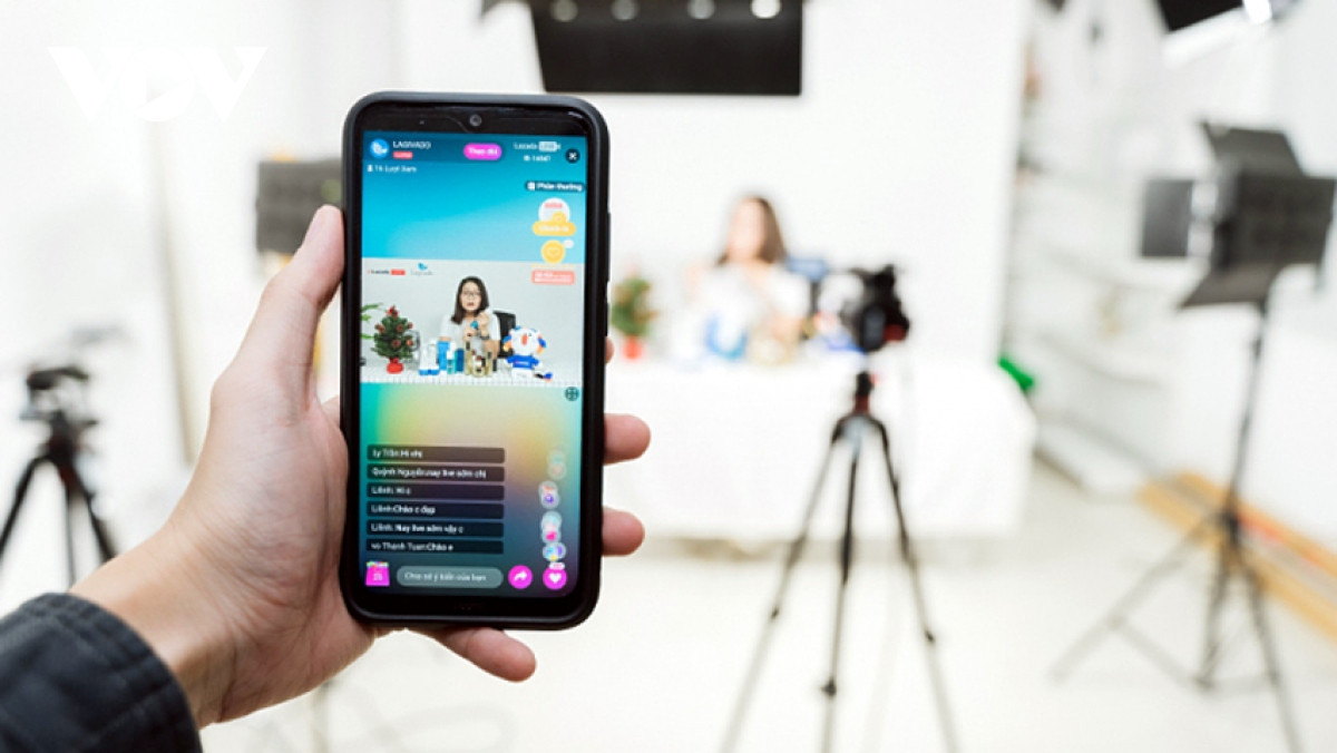 Thủ tướng chỉ đạo Bộ Công an xử lý nghiêm livestream bán hàng giả, trốn thuế