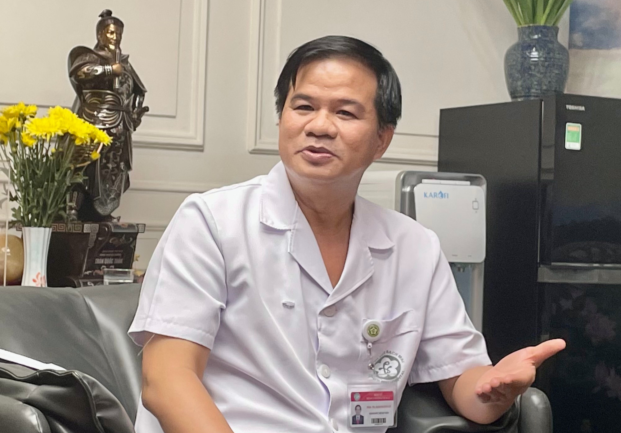 Giám đốc BV Bạch Mai: Số hoá đơn thuốc sẽ hết lo 'chữ bác sĩ xấu, không đọc nổi'