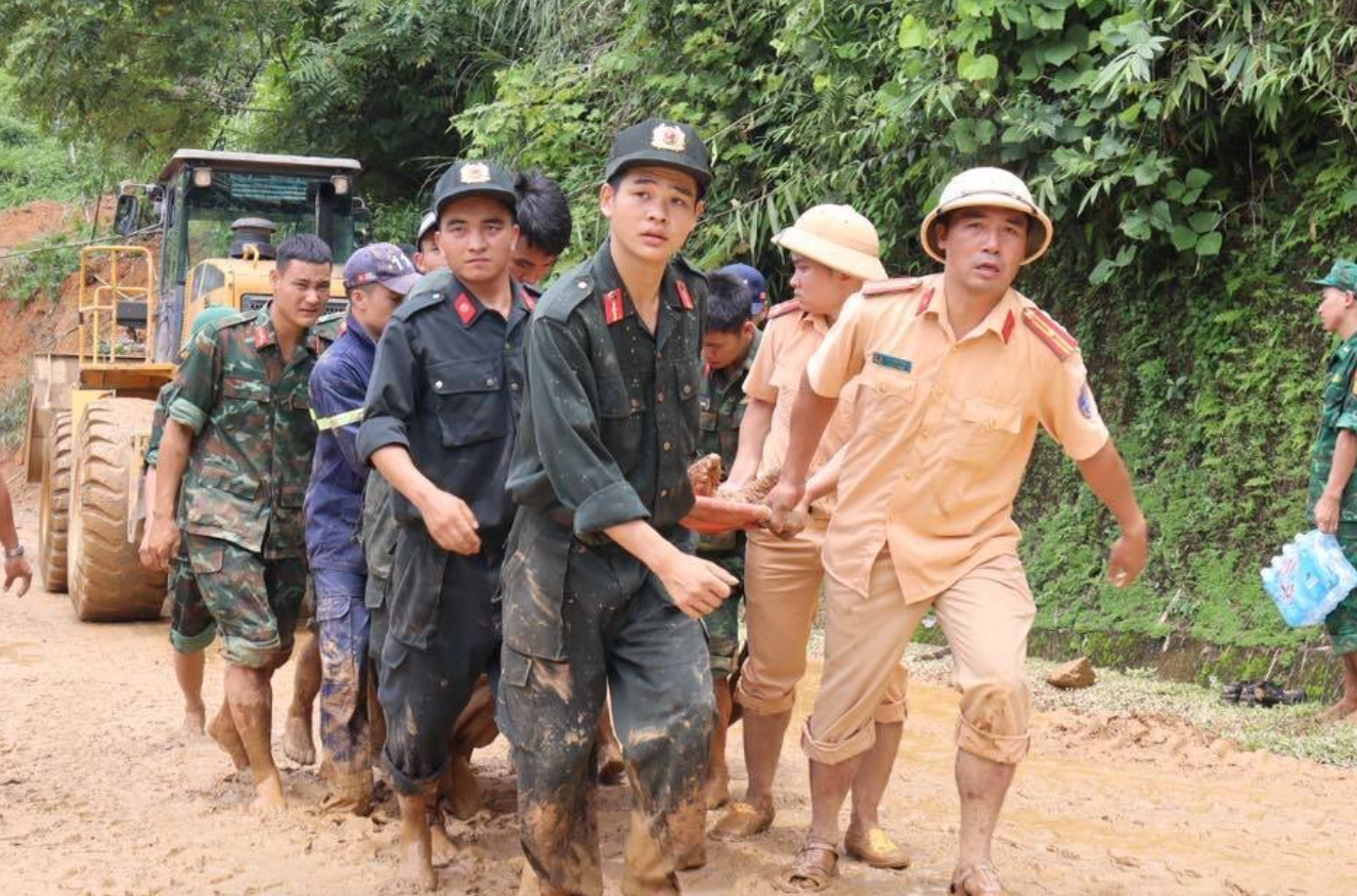 Sạt lở đất vùi lấp xe khách tại Hà Giang: Tìm thấy 11 thi thể