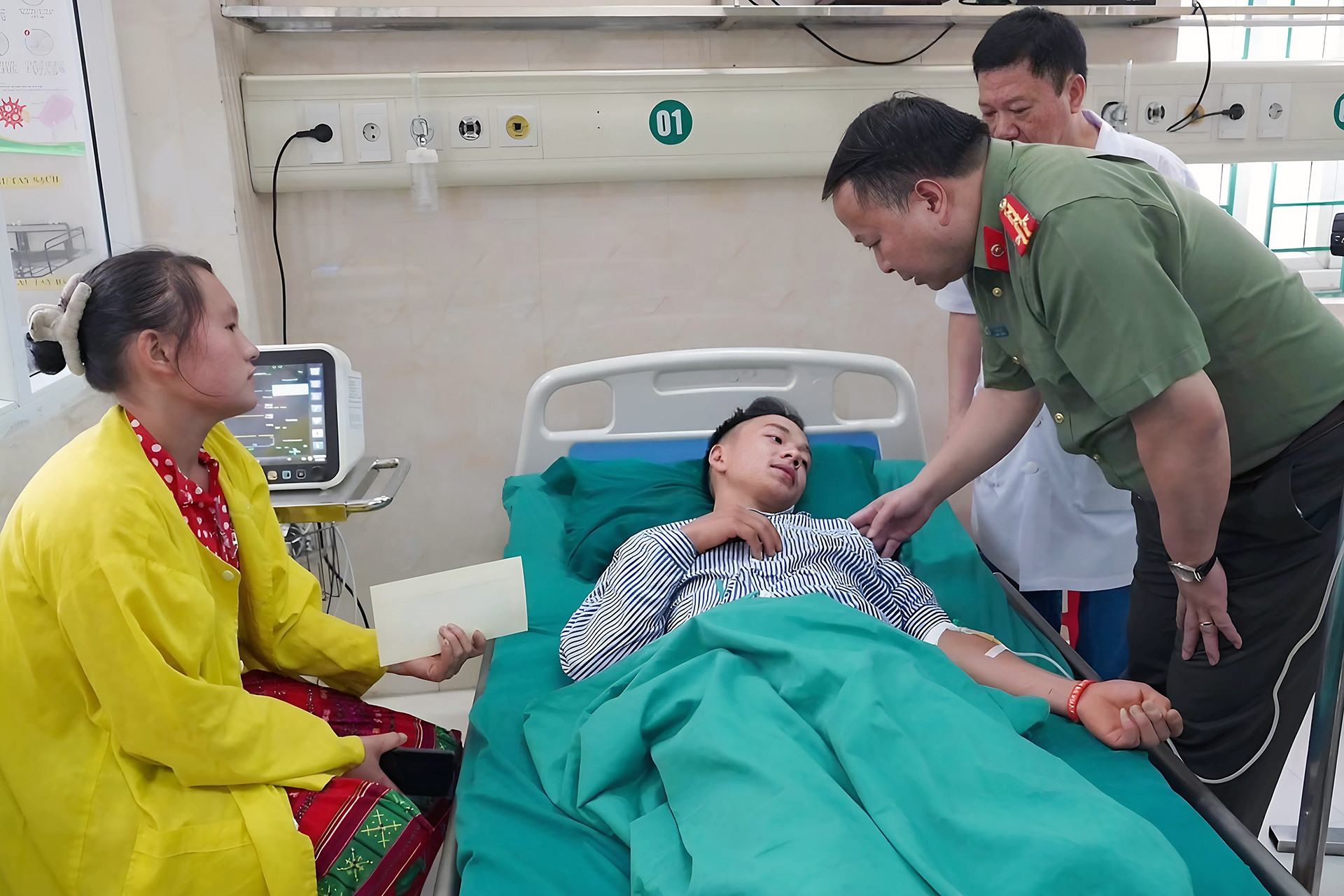 Tình hình sức khoẻ các nạn nhân vụ sạt lở đất vùi lấp ô tô 16 chỗ ở Hà Giang