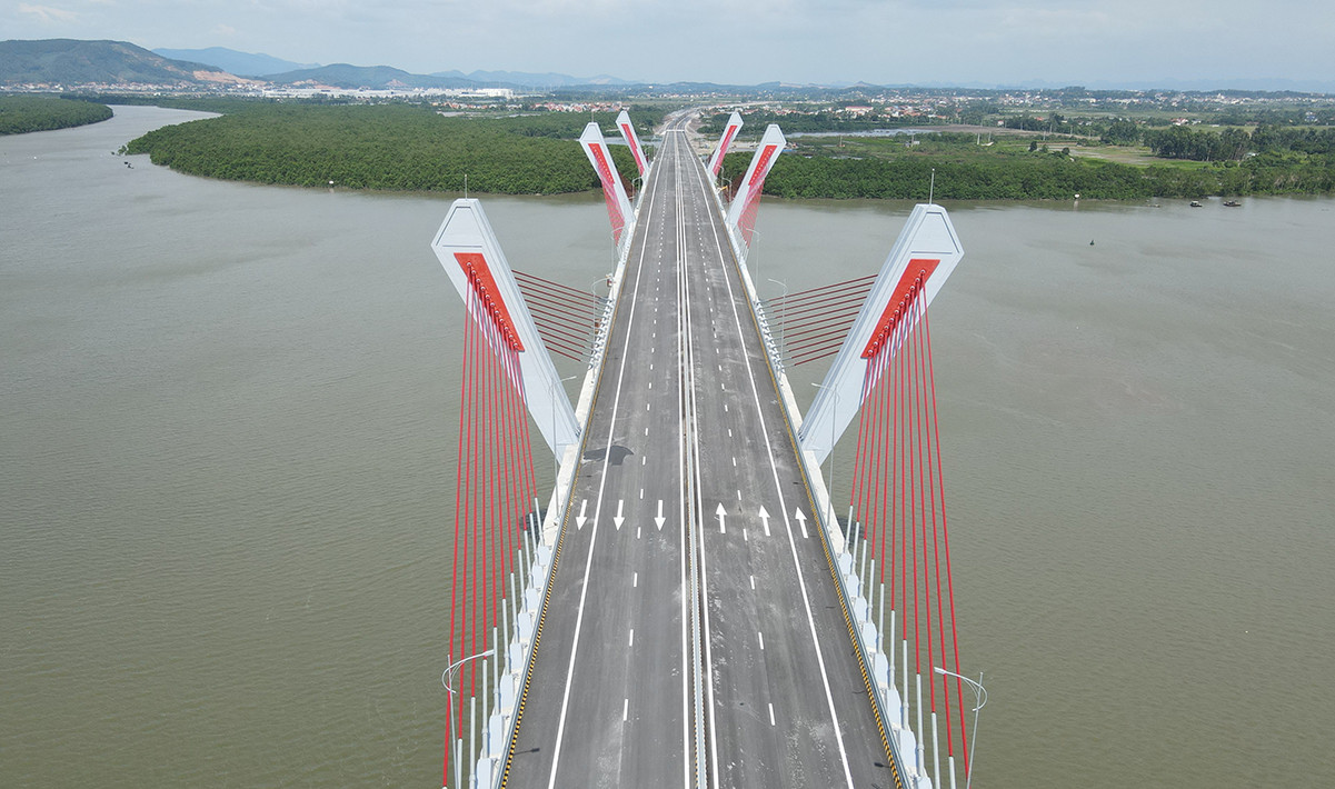 Hình hài cầu Bến Rừng nối Hải Phòng - Quảng Ninh trước ngày thông xe