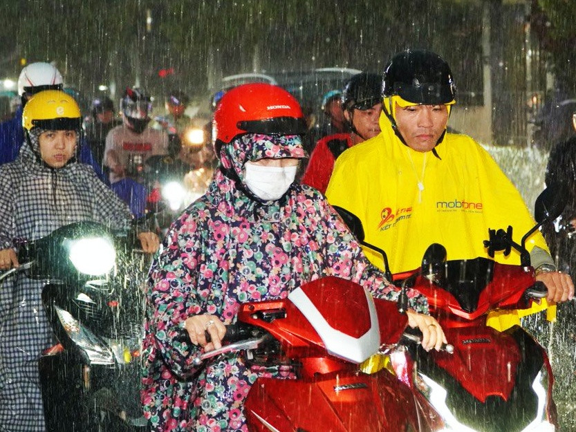 Dự báo thời tiết TP.HCM ngày 16/7:  Mưa dông về chiều, nhiệt độ giảm