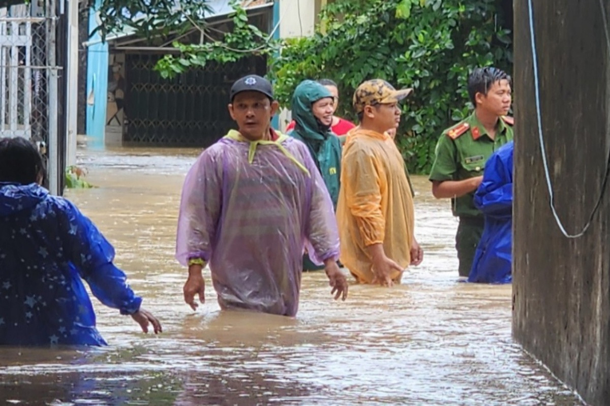 Phú Quốc ngập nặng cục bộ sau mưa lớn: Chuyên gia lý giải