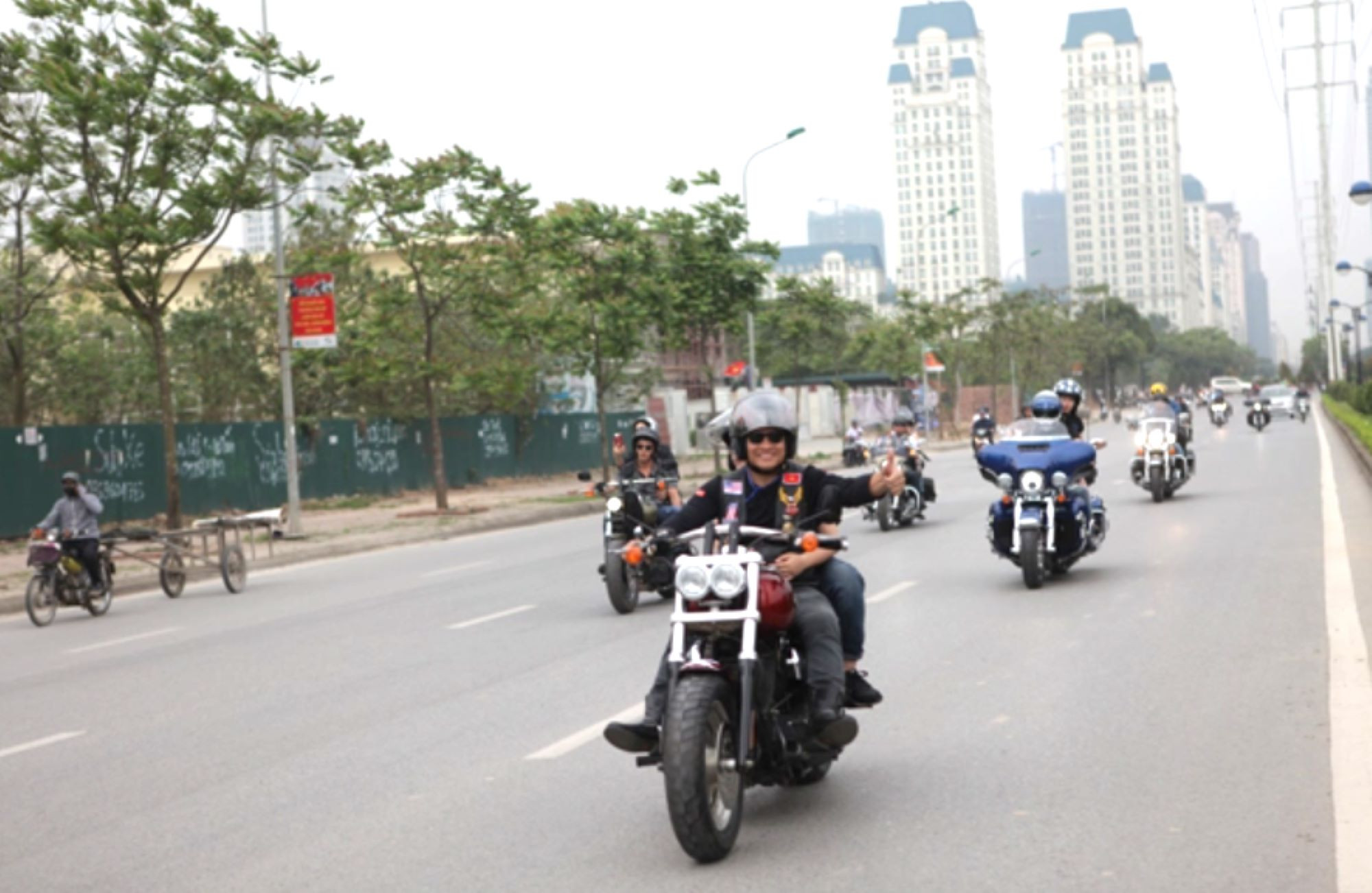 Xe mô tô phân khối lớn có được chạy vào làn ô tô?