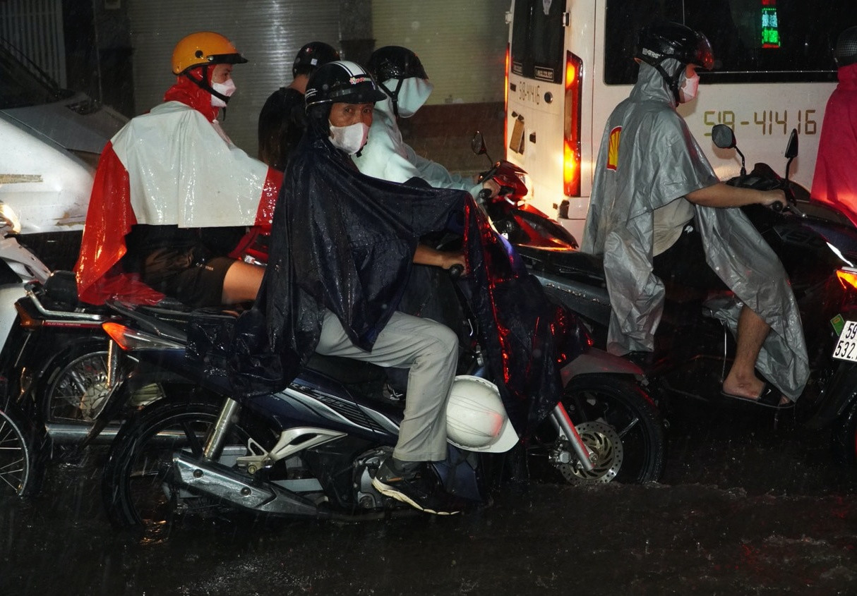 Dự báo thời tiết TP.HCM ngày 21/7: Chiều tối mưa dông