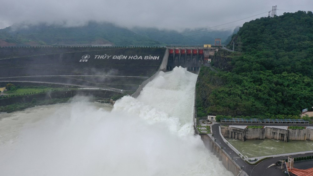 Tối nay, thủy điện Hòa Bình, Sơn La đồng loạt xả lũ