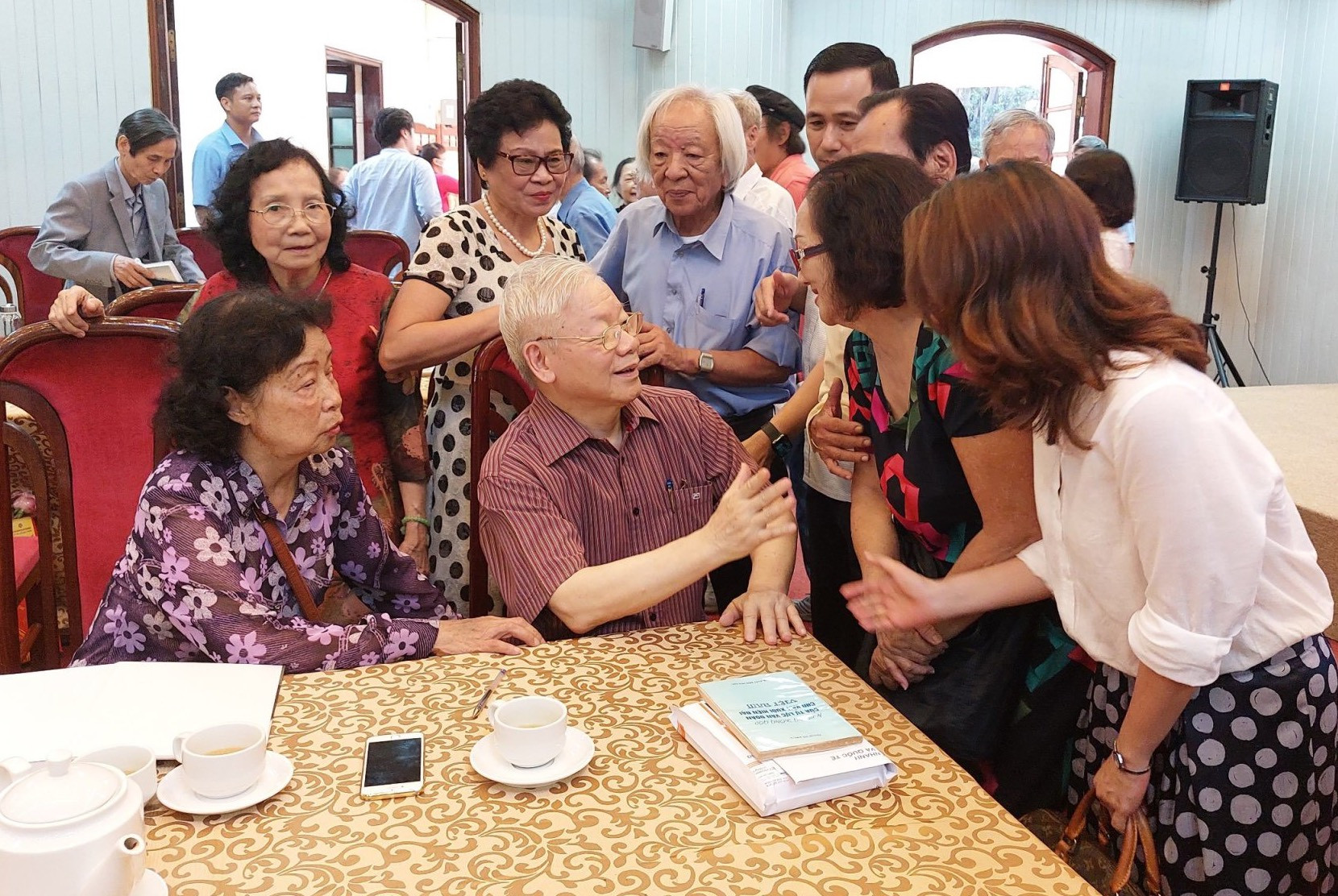 Buổi họp lớp cuối cùng và lời hẹn 'gặp nhau nhiều hơn nữa' của Tổng Bí thư