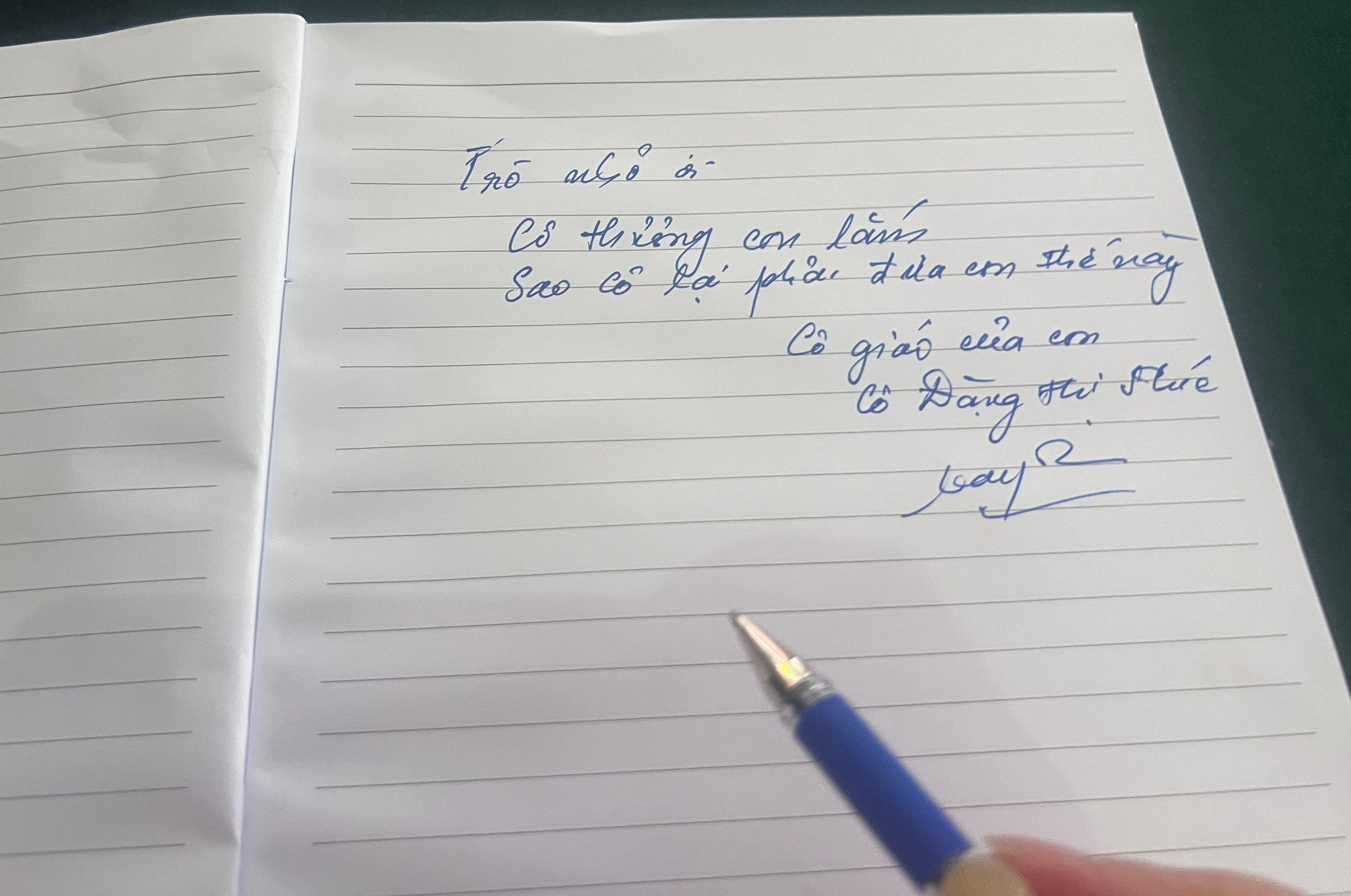 Dòng sổ tang 19 chữ đẫm nước mắt của cô giáo cũ tiễn biệt Tổng Bí thư Nguyễn Phú Trọng