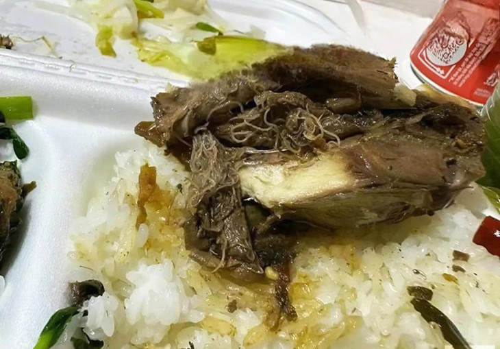 Xử phạt 14,5 triệu đồng quán cơm bị tố đồ ăn có giòi ở Quảng Ninh