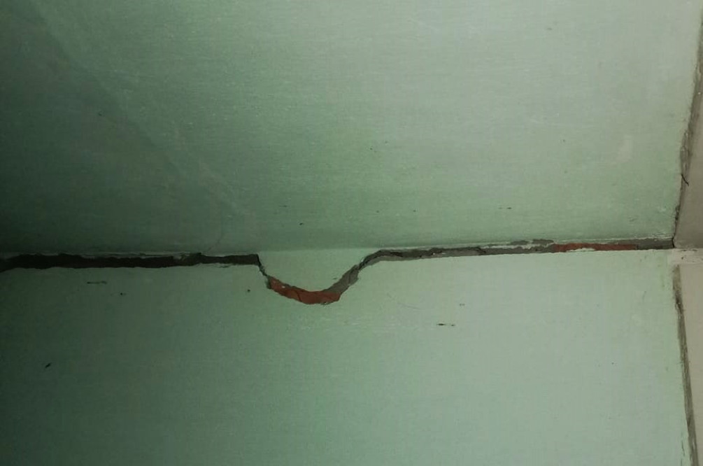 Kon Tum: Trường học, trạm y tế, nhà dân nứt tường sau động đất