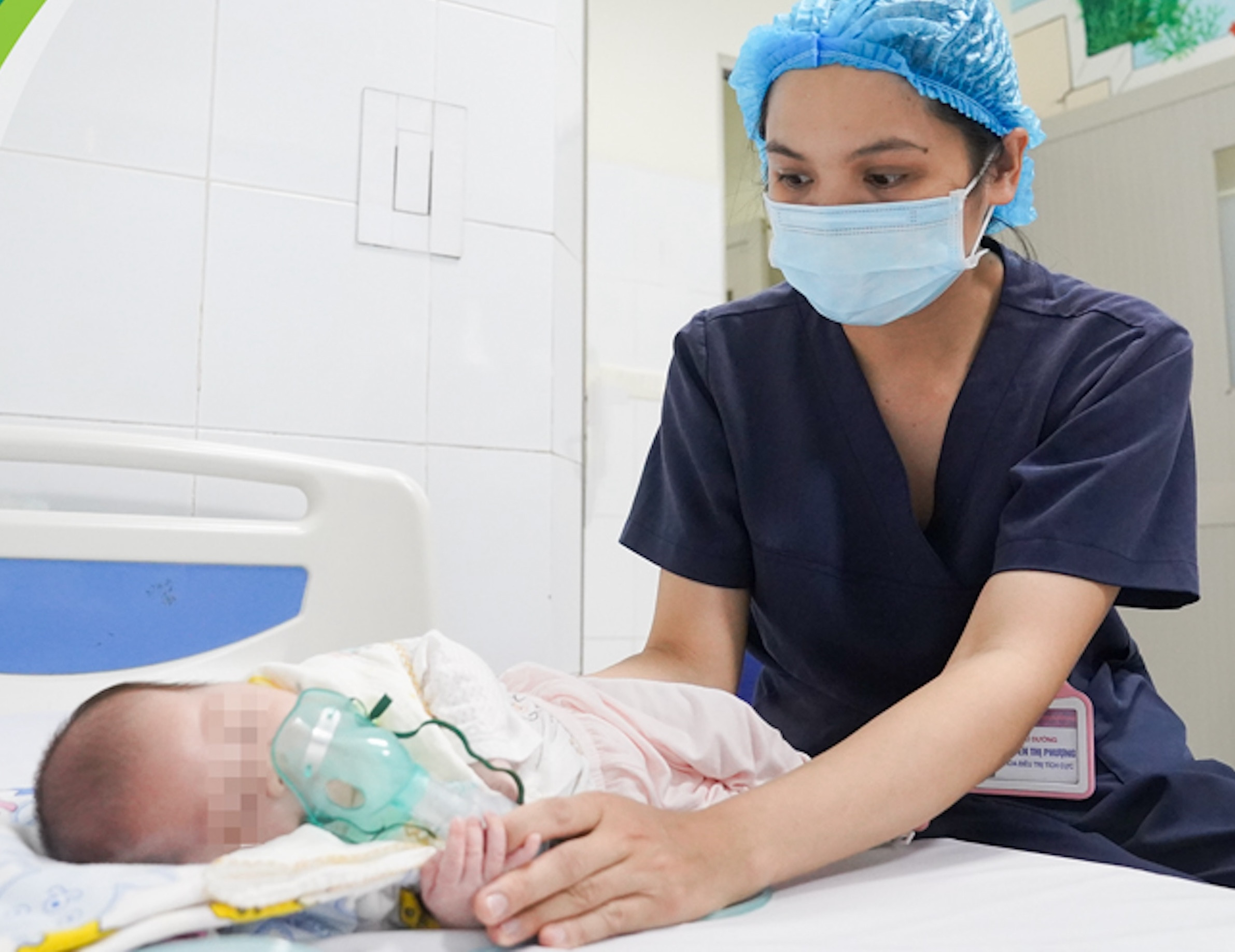 Bé gái 24 ngày tuổi mắc ho gà do sự chủ quan của mẹ