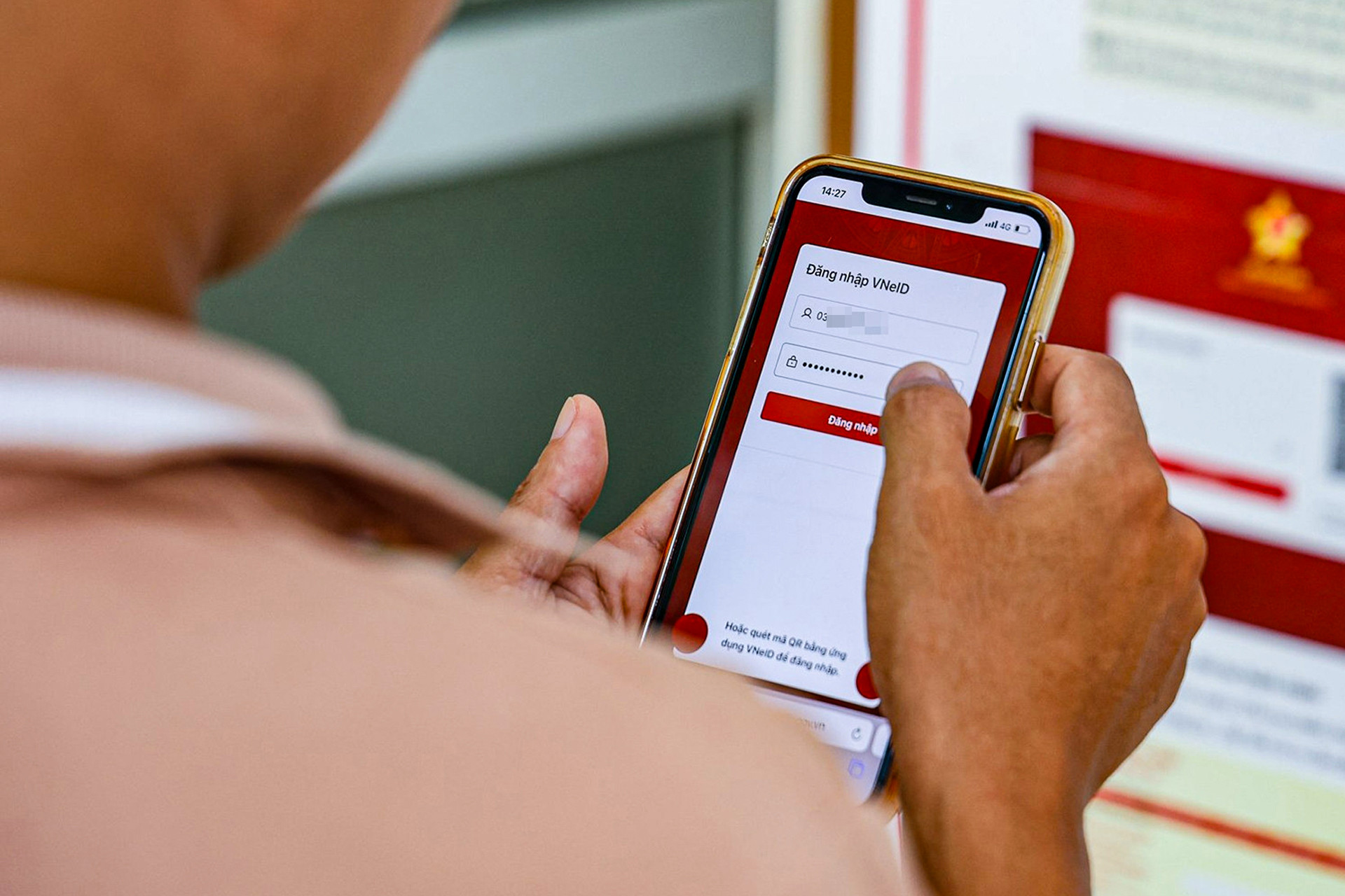 Công dân đầu tiên đăng ký xe thành công trên Cổng dịch vụ công Bộ Công an