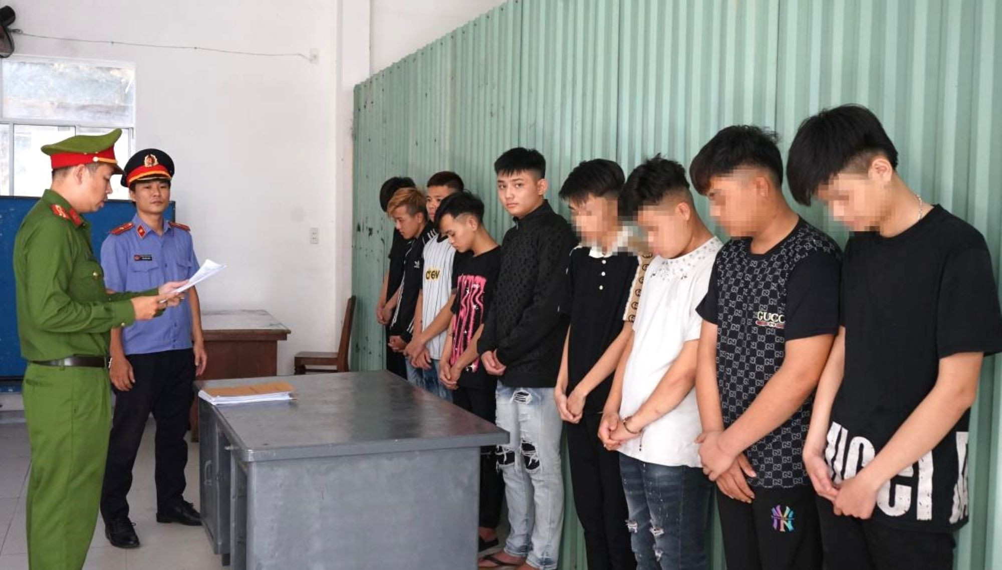 Bắt giữ 13 thanh thiếu niên trong nhóm ‘Ngũ Bang’ gây náo loạn đường phố Đà Nẵng